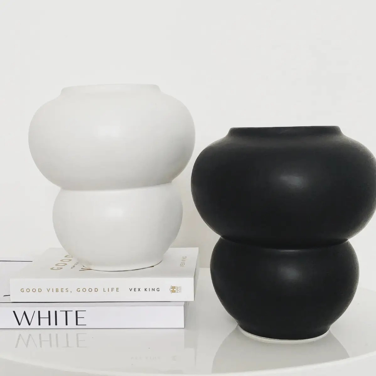 Iris Vase - Black Matte