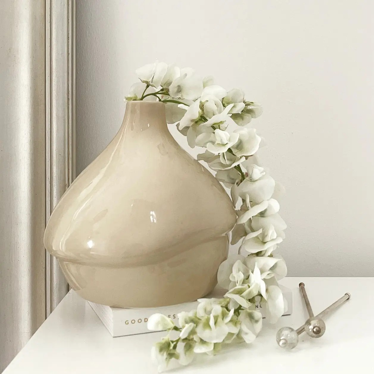 Viola Gloss Willow Vase