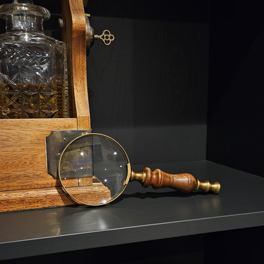 Antiqued Traditonal Magnifying Glass with Wooden Handle